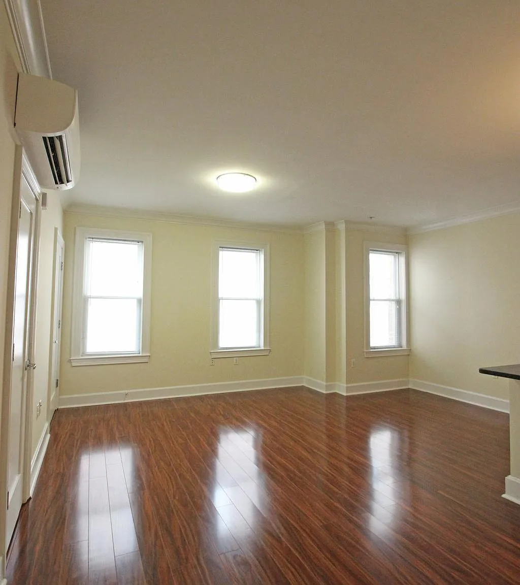 Studio, 390 sqft, $1,850 — Photo 3