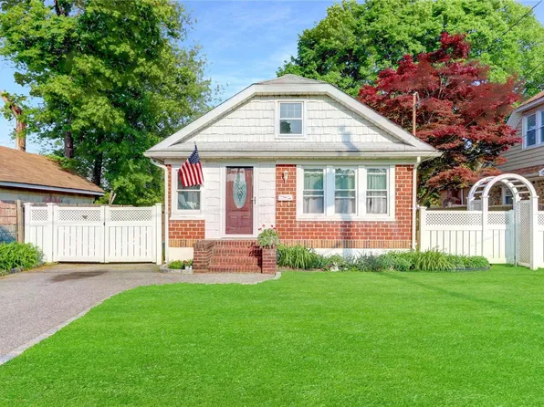 73 Duane Street, Farmingdale, NY 11735