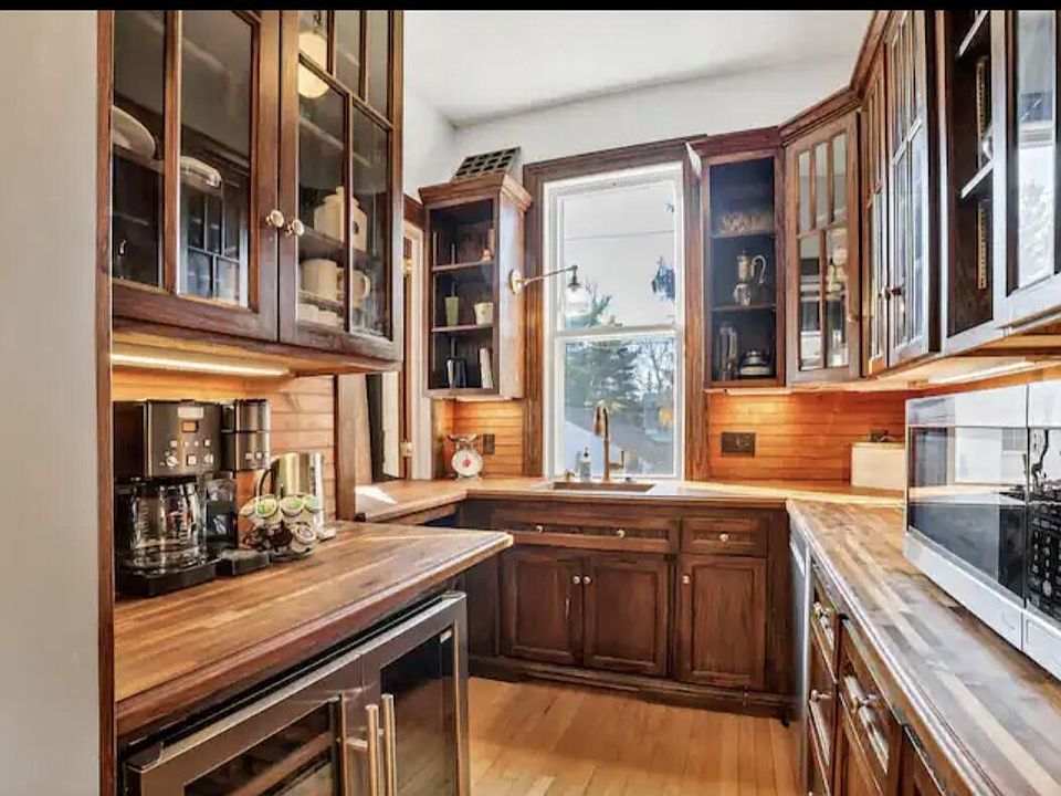 13th image of 1520 College AVENUE