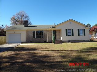 537 Deerpath Dr, Fayetteville, NC 28311