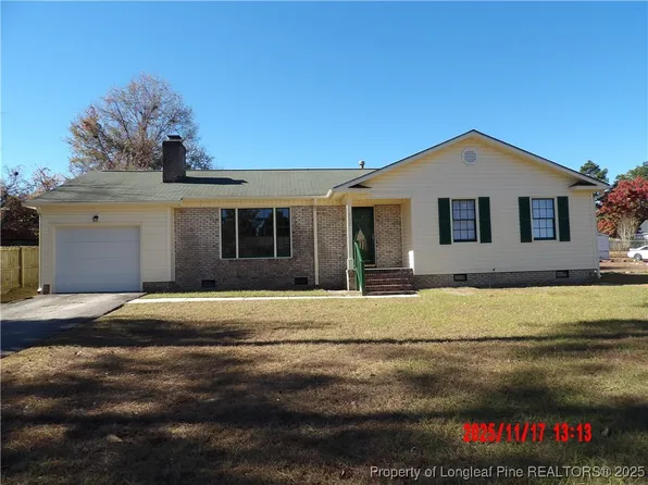 537 Deerpath Dr, Fayetteville, NC 28311