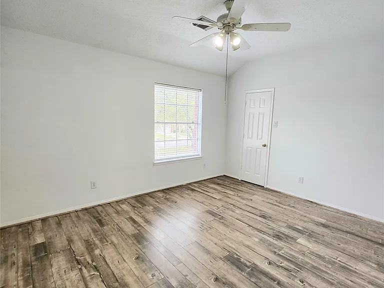 14335 Berrington Dr — Photo 18
