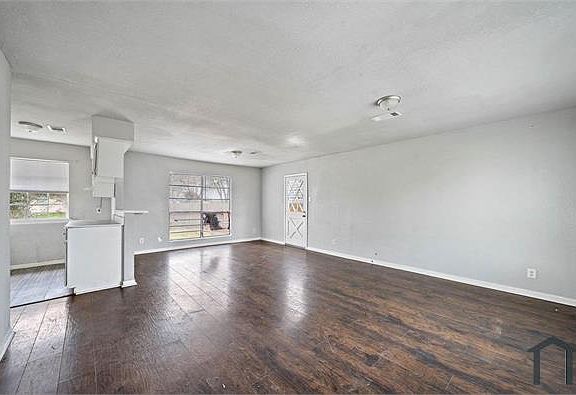 3rd image of 3316 Texas Ave