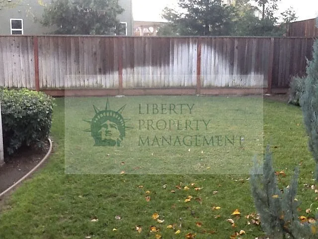 4 bed, 2550 sqft, $3,095 — Photo 2