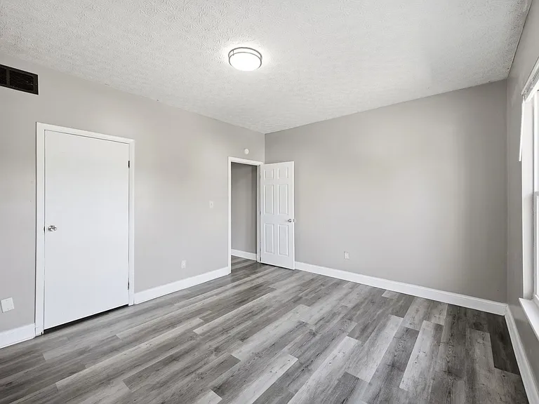 387-393 Saint Clair Ave — Photo 15
