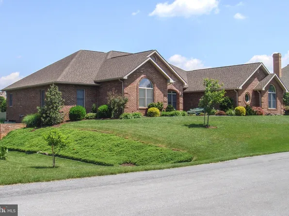 18722 Fountain Ter, Hagerstown, MD 21742