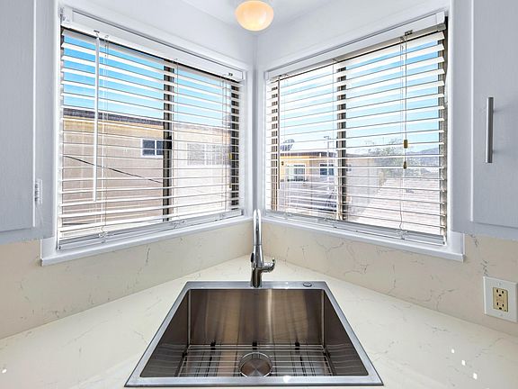 5th image of 2455 1/2 Montrose Ave #1