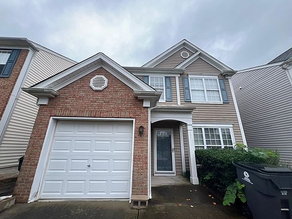 3rd image of 405 Caraleigh Ct