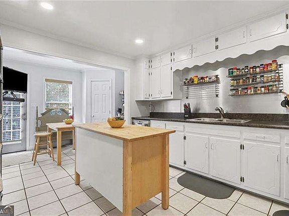 3rd image of 1395 Alverado Way