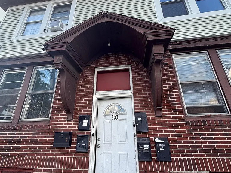 303 Hobson St #2RR — Photo 1