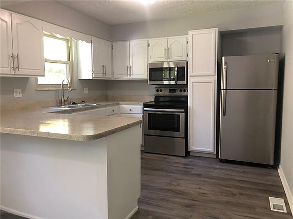 4th image of 3446 Summerfield Dr