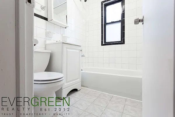 Rented by Evergreen Apartments BK | media 13