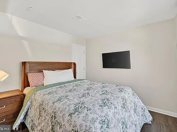 2nd image of 6022 Beake St