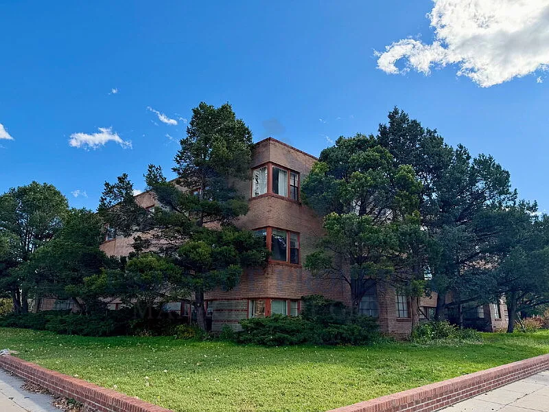 1 bed, 1.0 bath, 490 sqft, $899 — Photo 1
