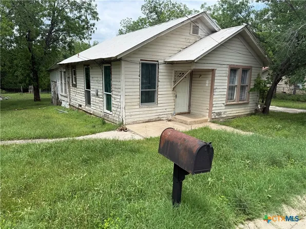 805 W Avenue C, Lampasas, TX 76550