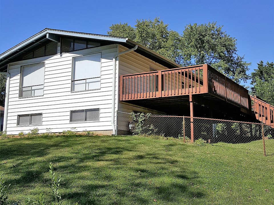 1st image of 455 Bluff Dr