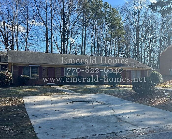 1st image of 492 Charleston Ln