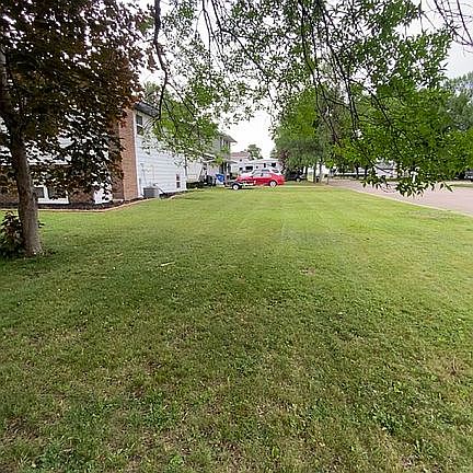 4th image of 403 6th Ave NE