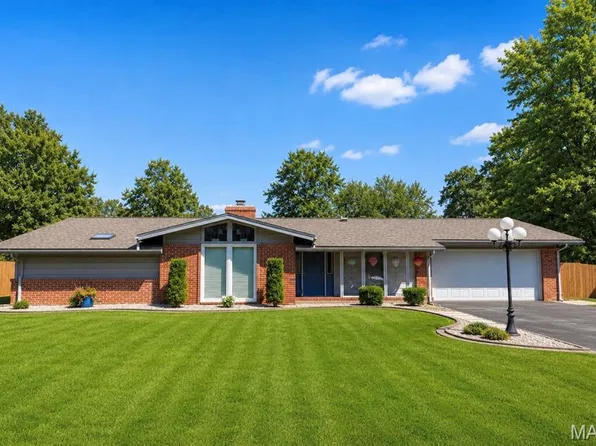 1504 Papillon Dr, Saint Louis, MO 63146