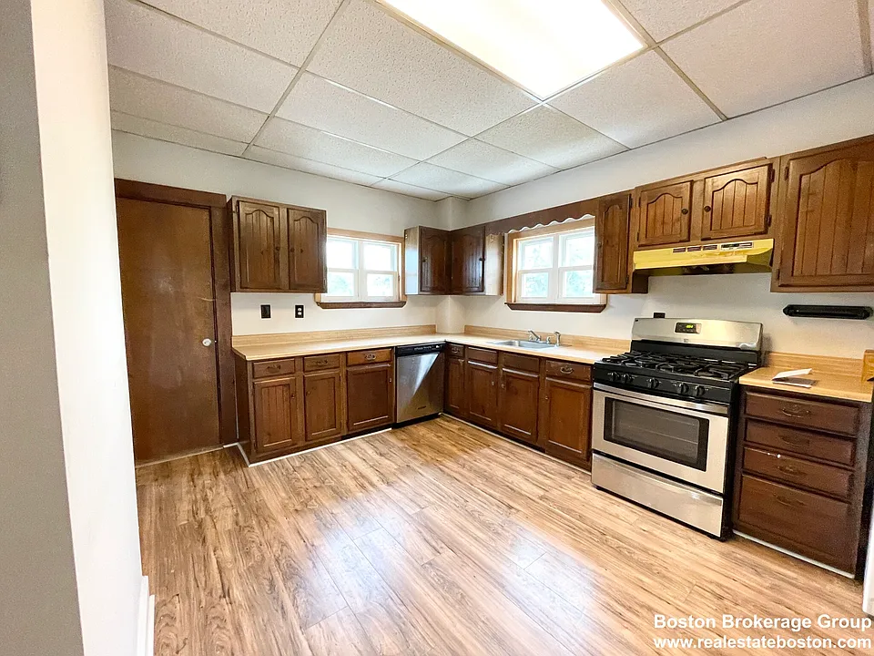 26 Harbor View St #3