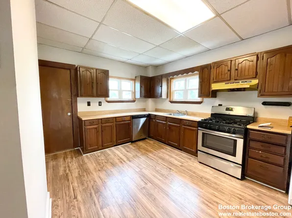 26 Harbor View St, Boston, MA