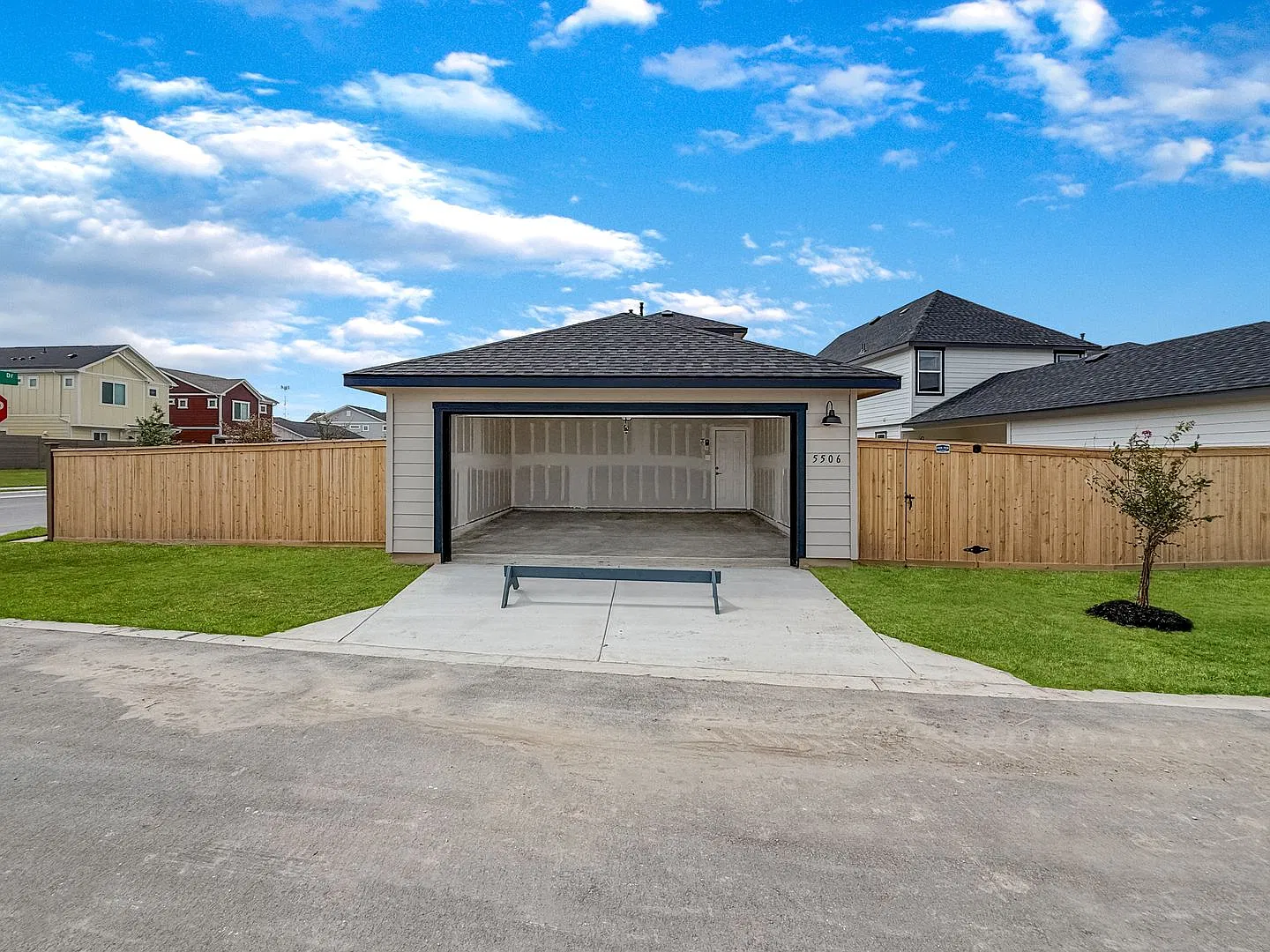 New Braunfels Beauty 4BR Home with Downstairs Guest Suite & Appliances Included! — Photo 2