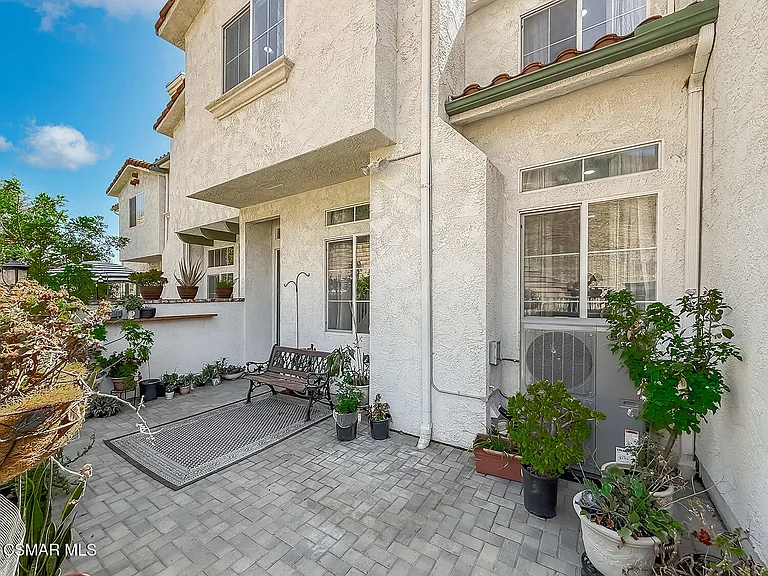 391 Westlake Vista Ln — Photo 2