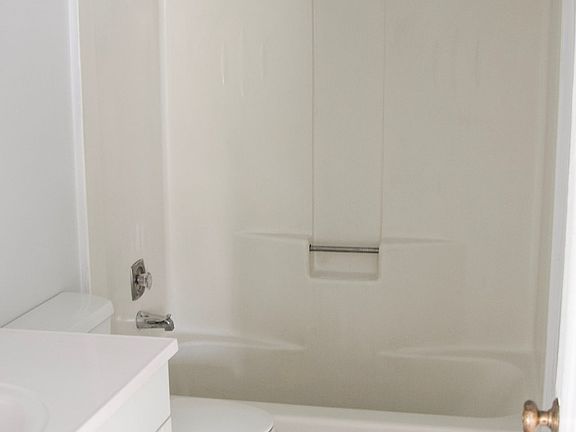 4th image of 1029 Shagbark Ct APT 1F