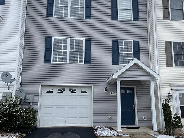 107 Lighthouse Ln — Photo 1