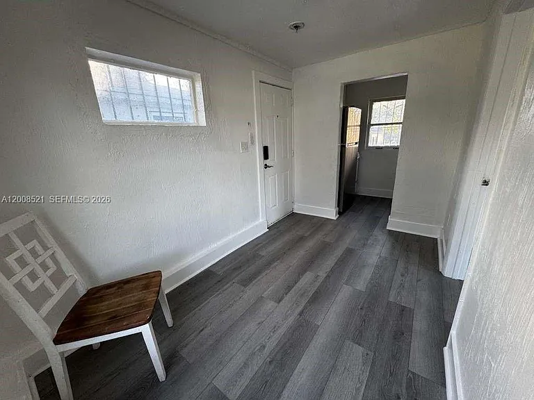 1121 NW 40th St #4 — Photo 8