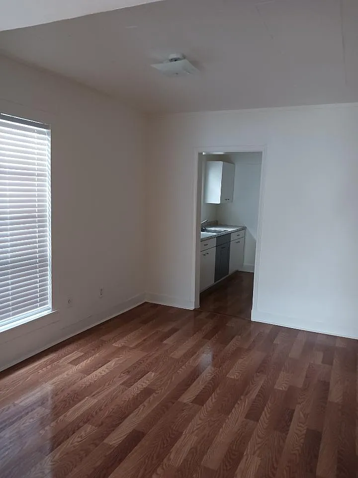 2 bed, 750 sqft, $800 — Photo 3