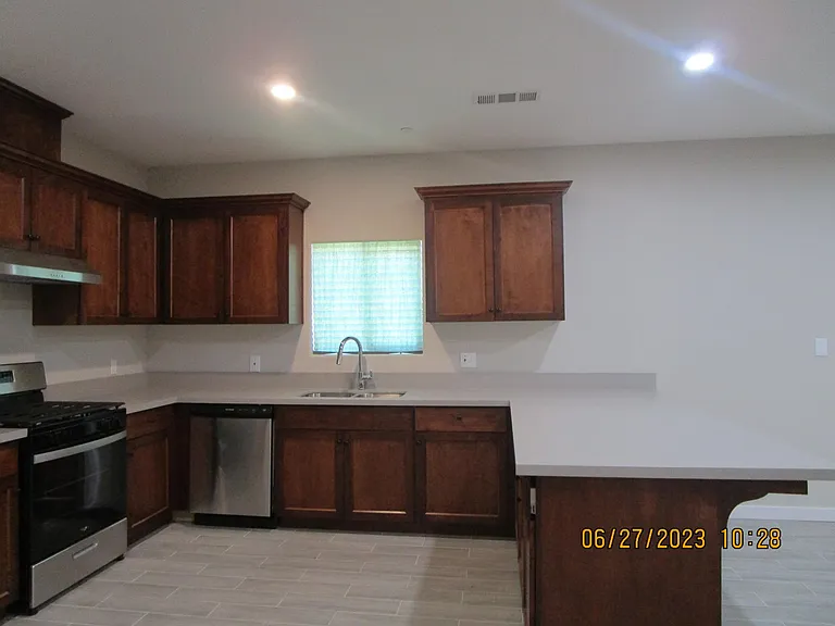 3622 Anderson St — Photo 5