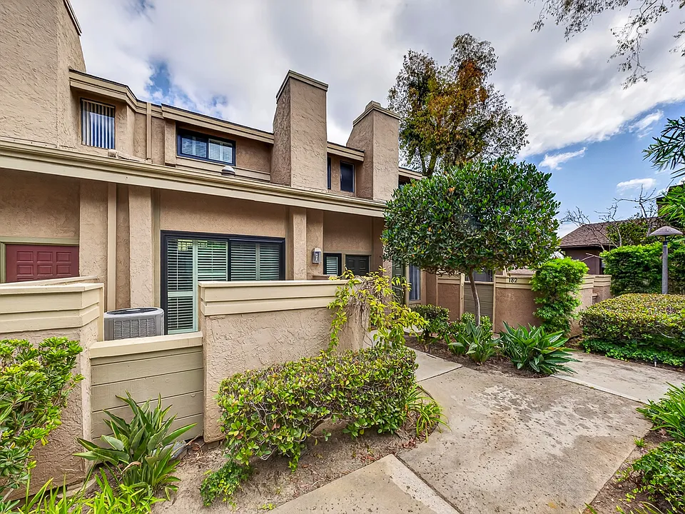 3311 Caminito Eastbluff #183