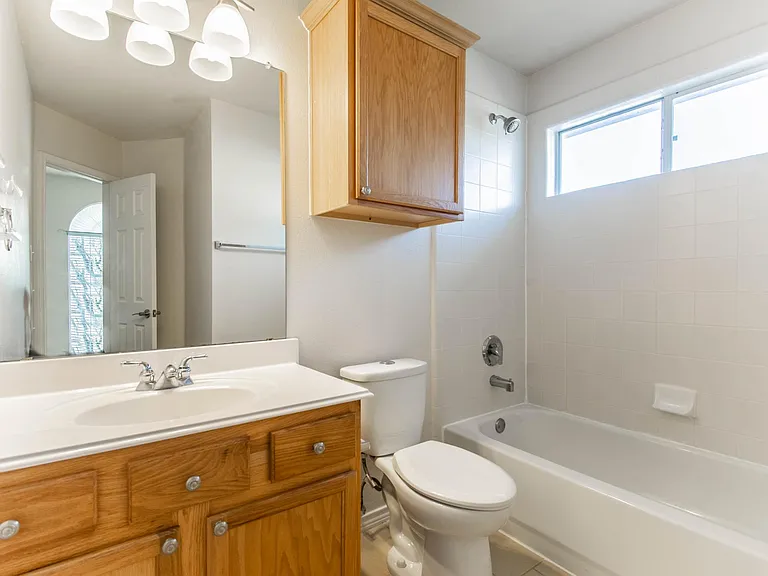 1521 Hidden Cove Ct — Photo 35