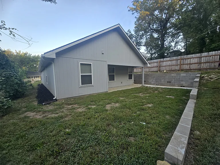 4939 Woodland Ave — Photo 4