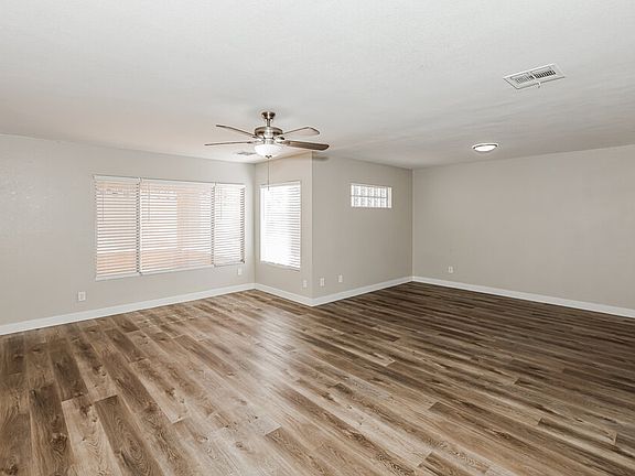 5th image of 1512 Spreading Oak Dr