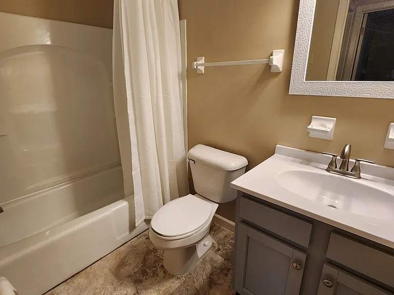 201 McKinley Dr #3 — Photo 4