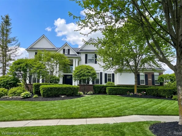 1270 Buckboard Cir, South Lyon, MI 48178