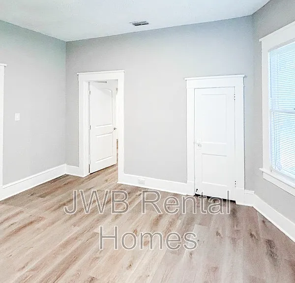 419 Broward St — Photo 13