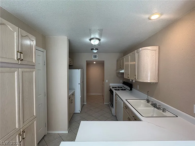 2604 Autumn Blaze Ave — Photo 8