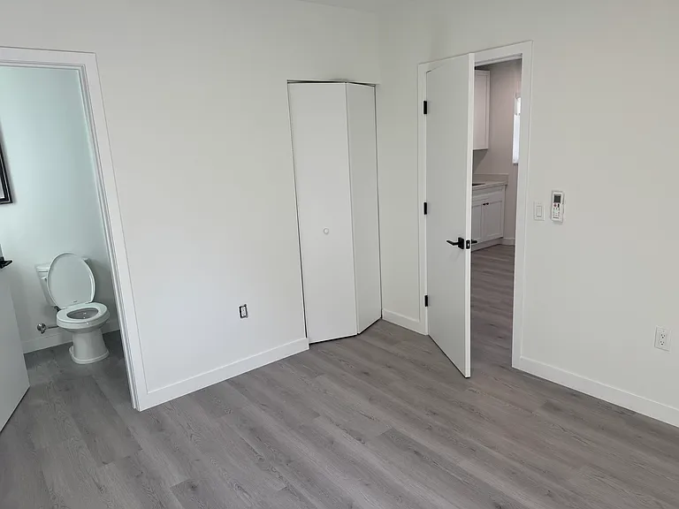 2034 SW 3rd Ave W #18W — Photo 5