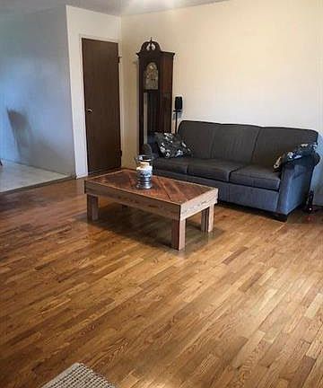 3rd image of 6335 Orangewood Trl