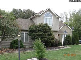 675 Blossom Dr, Amherst, OH 44001