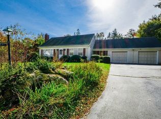 8 Rose Cottage Ln, Marion, MA 02738