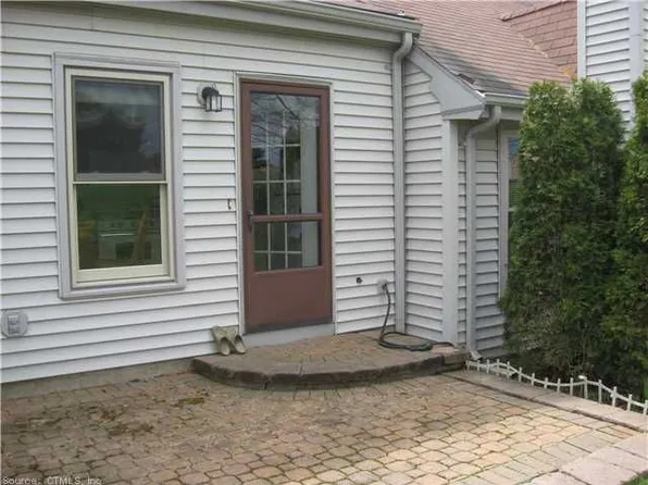 25 Hickory Ln, Rocky Hill, CT 06067