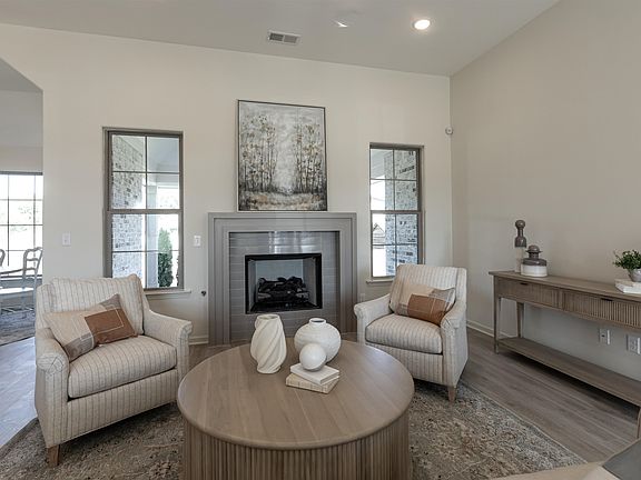 3rd image of 40 Laurel Wood Ln