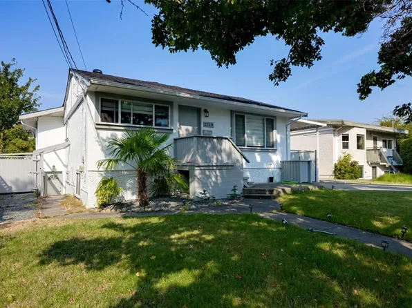 2710 Victor St, Victoria, BC V8R 4E4