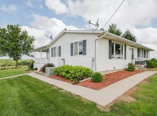 3306 W Ave, Elberon, IA 52225
