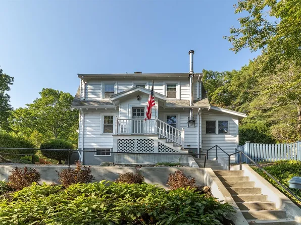 2 Currier Rd, Manchester, MA 01944