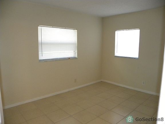 4th image of 405 SW 13th Pl APT 113